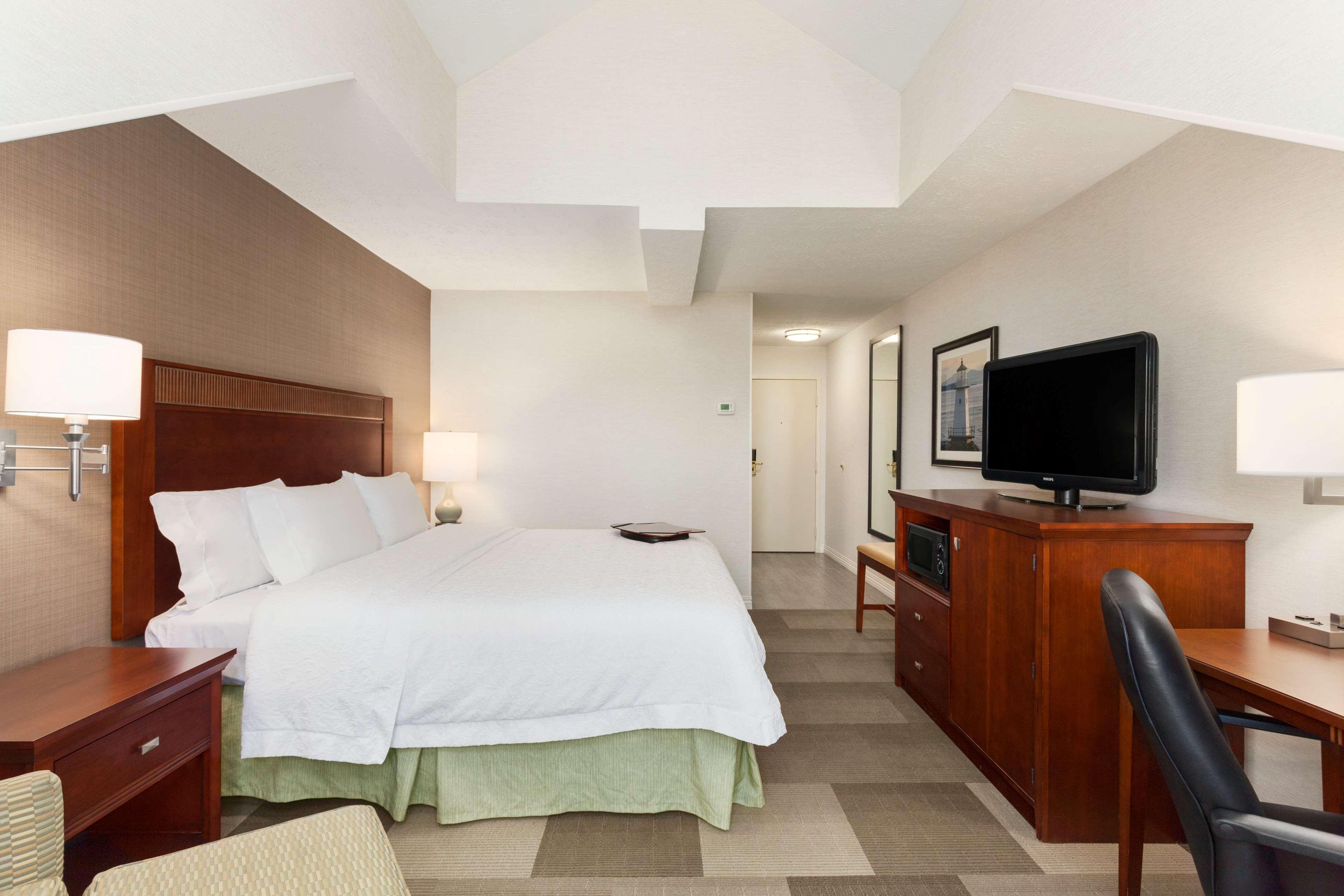 Hampton Inn Burlington - Colchester Екстер'єр фото