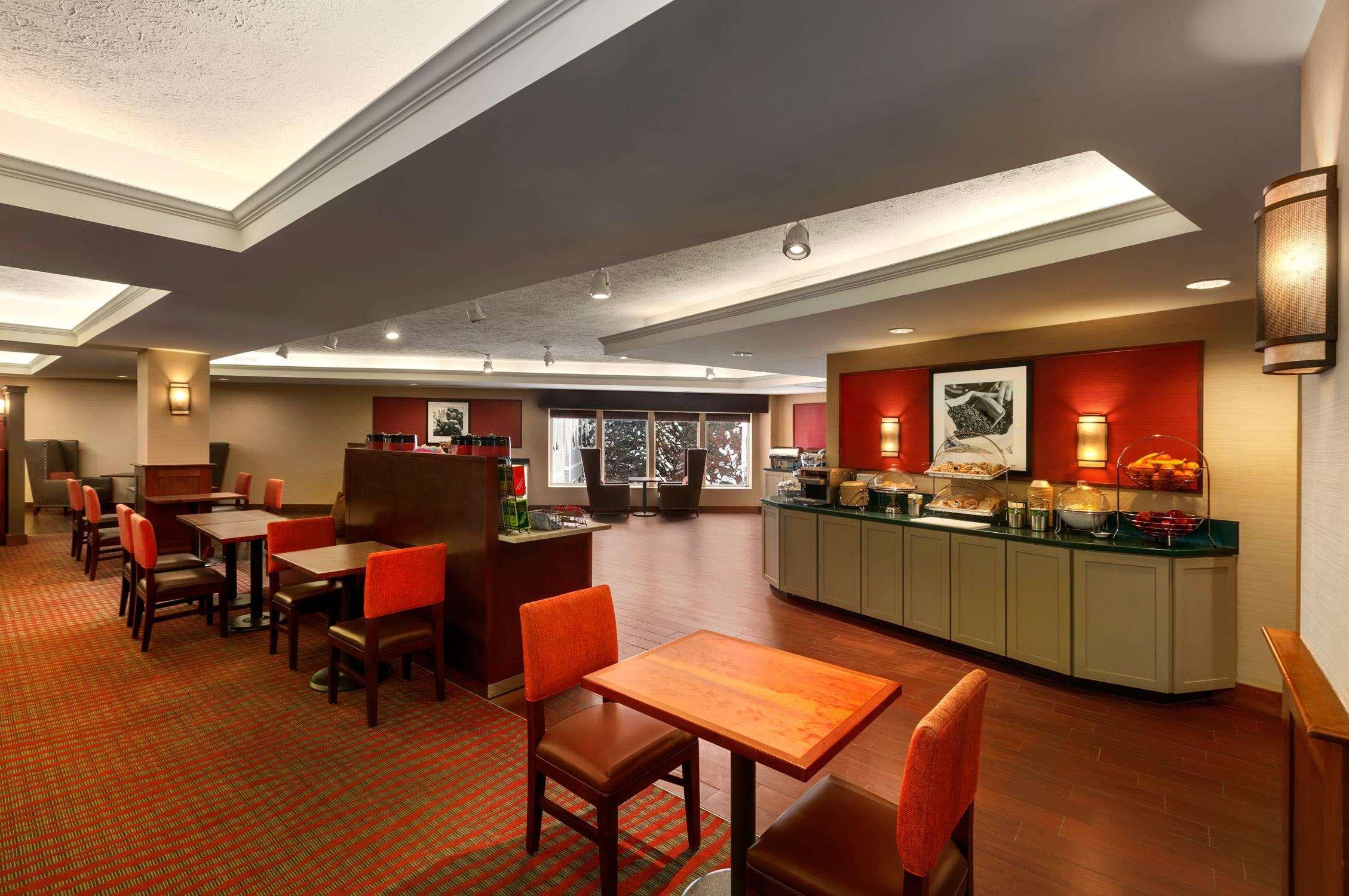 Hampton Inn Burlington - Colchester Екстер'єр фото