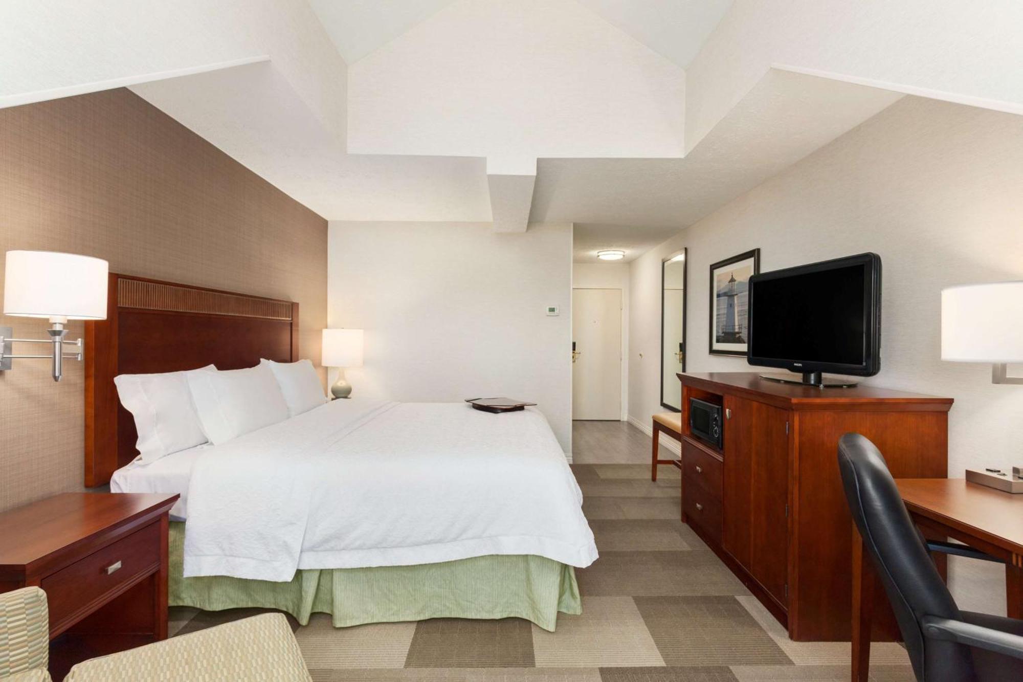 Hampton Inn Burlington - Colchester Екстер'єр фото
